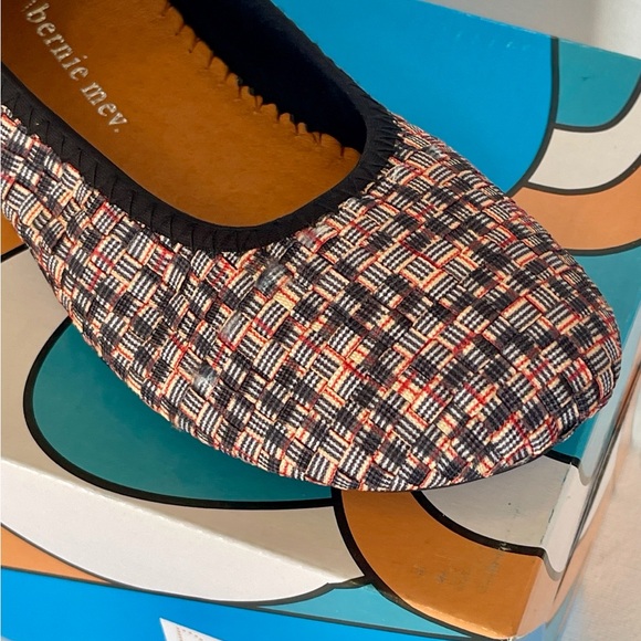 NIB KIDS BERNIE MEV MONICA K BIG GIRLS ZIPPER BACK BALLET FLAT SIZE 34 / U.S. 2 - Picture 7 of 9